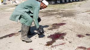 
ثلاثة عشر قتيلاً وعشرات الجرحى في هجوم انتحاري شرق افغانستان