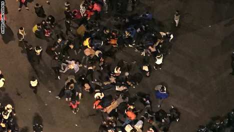 عشرات الجرحى في مواجهات بين متظاهرين والشرطة في هونغ كونغ