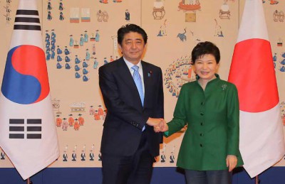 
قمة ثنائية بين سيول وطوكيو تؤكد ضرورة التعاون وحل الخلافات بين البلدين