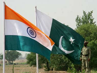 مقتل 9 مدنيين وجرح العشرات في تبادل اطلاق نار على الحدود بين #الهند و #باكستان
