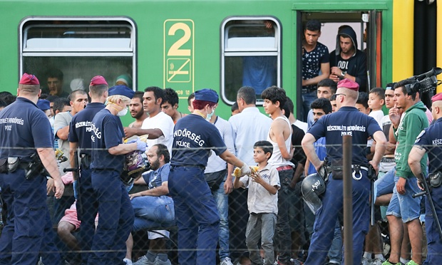 ضغط المهاجرين يزداد مجددا على الحدود المجرية