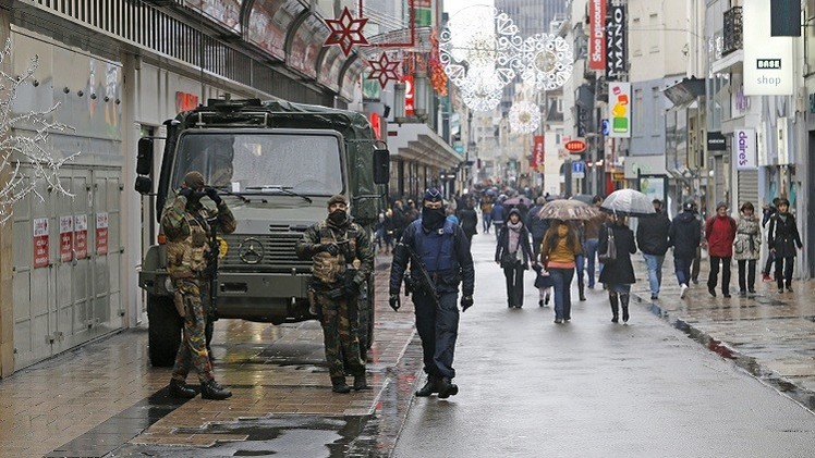 اطلاق نار على الشرطة في بروكسل أثناء عملية دهم مرتبطة بهجمات باريس