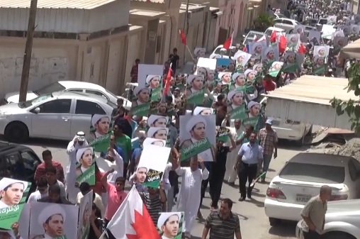 المواطنون البحرينيون ينددون بمحاكمة الشيخ علي سلمان في جمعة تظاهرات عارمة
