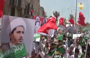 تظاهرات في عدد من المناطق البحرينية احتجاجا على الحكم الصادر بحق الشيخ سلمان
