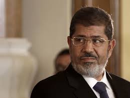 
محاكمة مرسي وعدد من رموز ثورة يناير بتهمة اهانة القضاء