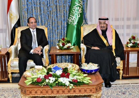 السيسي يجري محادثات مع الملك السعودي في الرياض