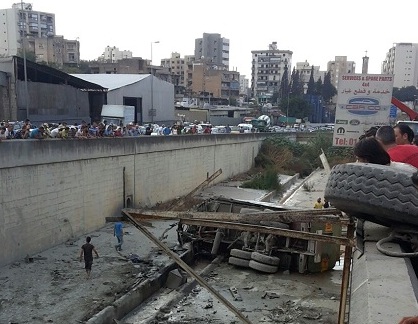 بالصور: حادث سير مروّع في نهر الموت ووقوع عدد من الإصابات!