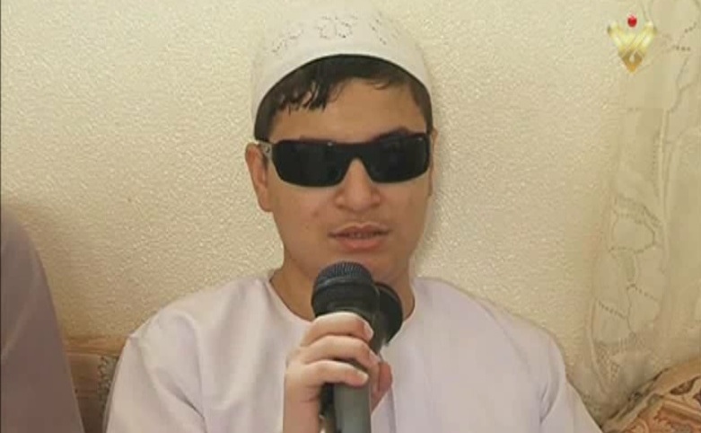 الإعاقة البصرية لم تمنع الشاب الفلسطيني محمد أبو عاصي من متابعة علمه