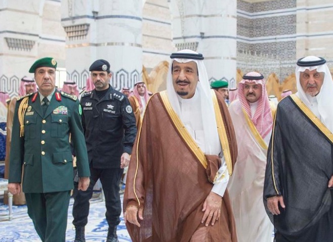الملك السعودي يستجم على شواطئ فرنسا ويُغرق اليمنيين في بحر من الدماء والجوع