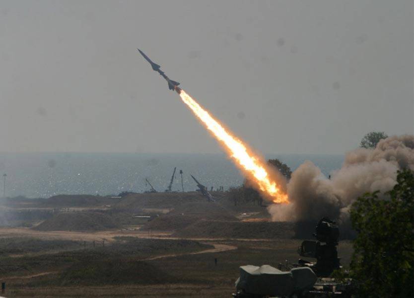مصدر عسكري يمني يكشف نتائج ضربة صاروخ قاهرـ 1 على 