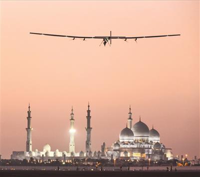 الطائرة الشمسية «سولار أمبلس» تستعد لأطول رحلة حول الأرض