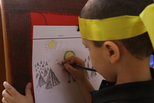 مدارس المهديّ(ع) تقيم الموائد العاشورائية وتلامذتها يرسمون الحب الحسيني