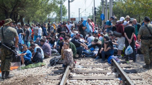 نحو 13 الف مهاجر عالقون على الحدود اليونانية المقدونية