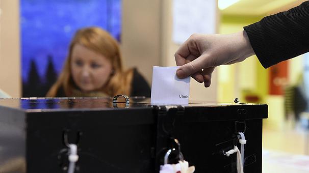 الحكومة المنتهية ولايتها في ايرلندا تخفق في الحصول على اغلبية في الانتخابات