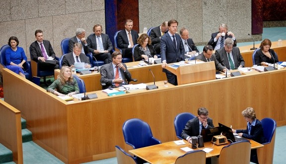 البرلمان الهولندي يوافق على حظر تصدير السلاح إلى السعودية
