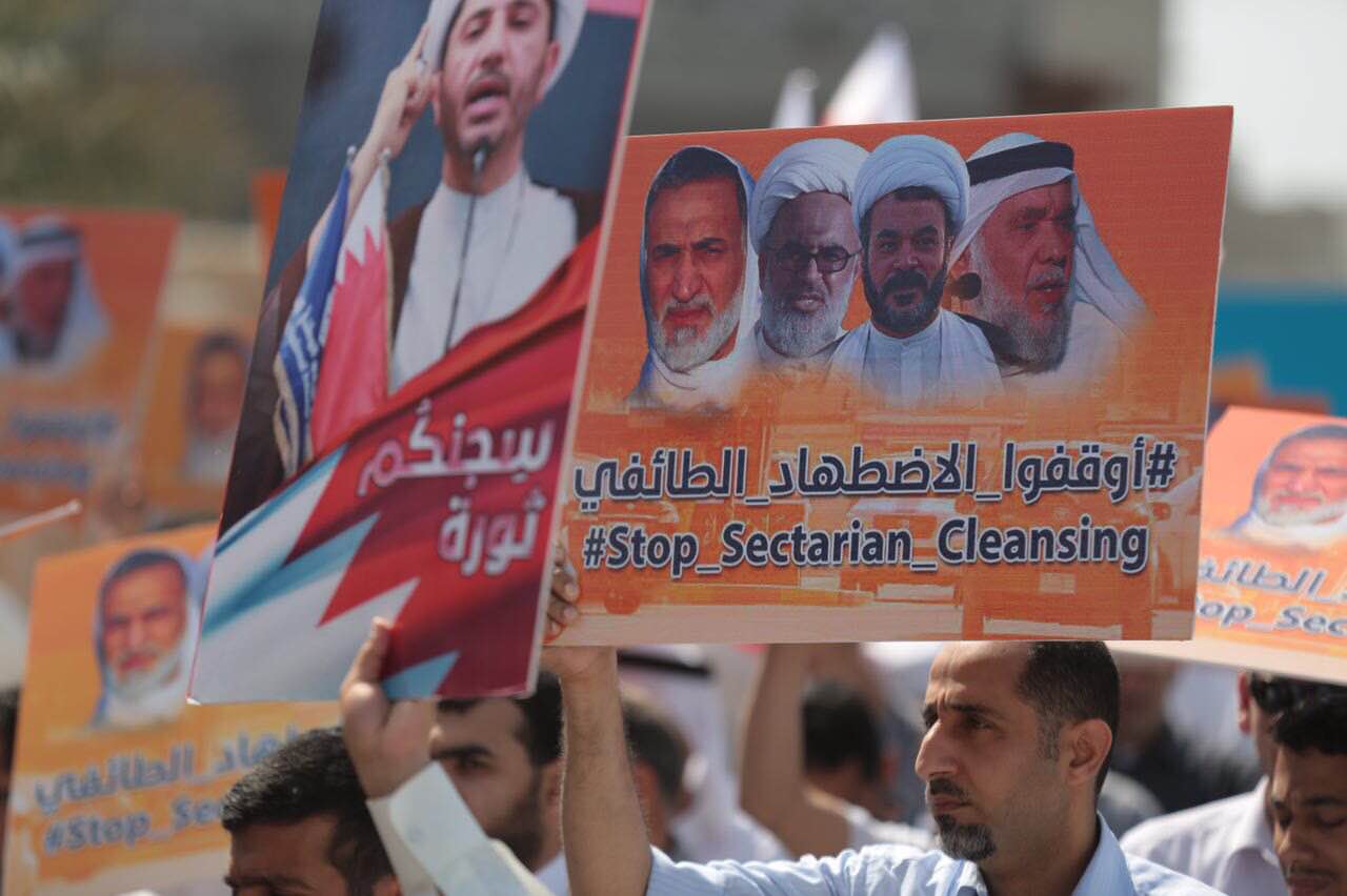 البحرينيون في شوارعهم: نطالب بحماية