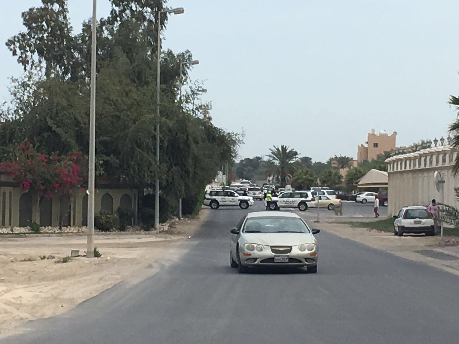#البحرين : قوات النظام تغلق #الدراز منعاً لمشاركة المصلين بالصلاة المركزية