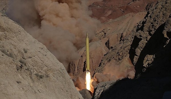 الحرس الثوري الاسلامي يُطلق صواريخ لمسافة 1400 كلم