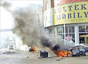 مقتل شخص بانفجار سيارة مفخخة في دورية عسكرية شرق تركيا