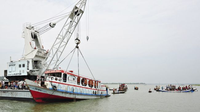 26 Dead, More than 100 Missing in Bangladesh Ferry Crash