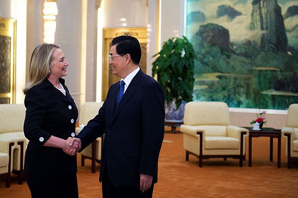 Clinton in China Visit, Beijing Pledges Free Movement in Tense Sea