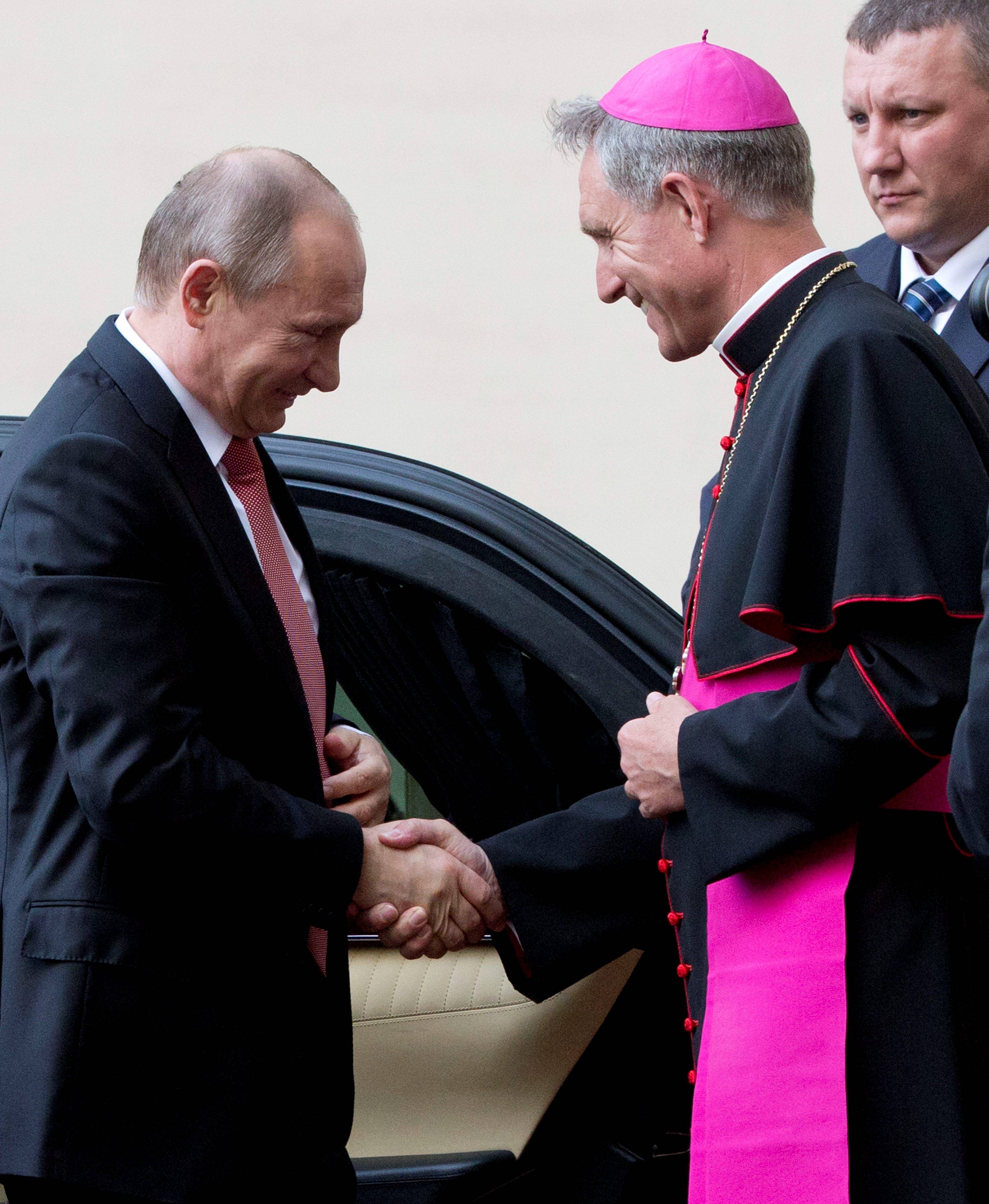 Pope Receives Putin, Urges Russian Leader to Make ‘Great’ Peace Efforts