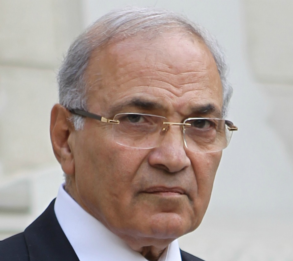 Egypt Freezes Ex-PM Shafiq Assets
