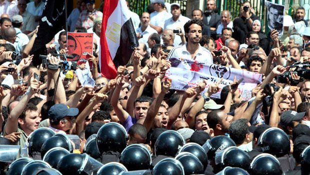 Egypt Faces Rival Demos over Referendum