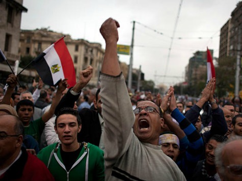 Clashes near Egypt’s Presidential Palace Intensified as Mursi Returns