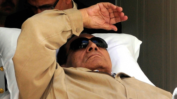 Egypt’s Mubarak has Cracked Ribs, Fluid in Lungs
