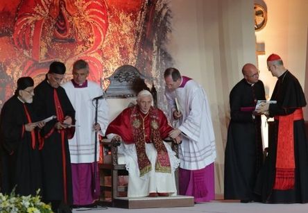 Pope Celebrates Open-Air Mass in Beirut, Urges Mideast Leaders to Work for Peace