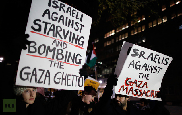 A Pro-Palestinian protest against Zionist entity across the street from the Zionist consulate in New York; Nov. 16, 2012 (Reuters)