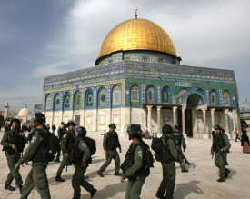 Palestine: Zionist police storm Al-Aqsa Mosque