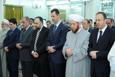 Assad praying at Sunni mosque