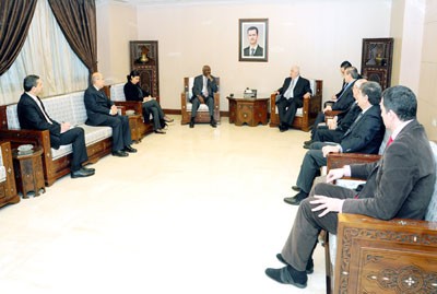 Al-Moallem Meets Al-Dabbi, Assures Syria’s Cooperation with Observer Mission