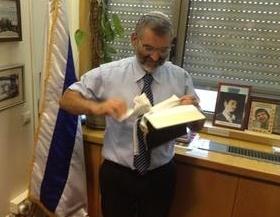 Israeli MP Tears up Copy of New Testament, Throws it in Trash