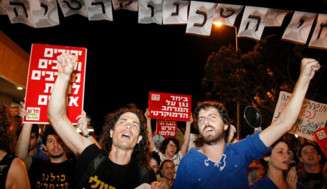 Thousands of Israeli Social Protesters March across Occupied Territories
