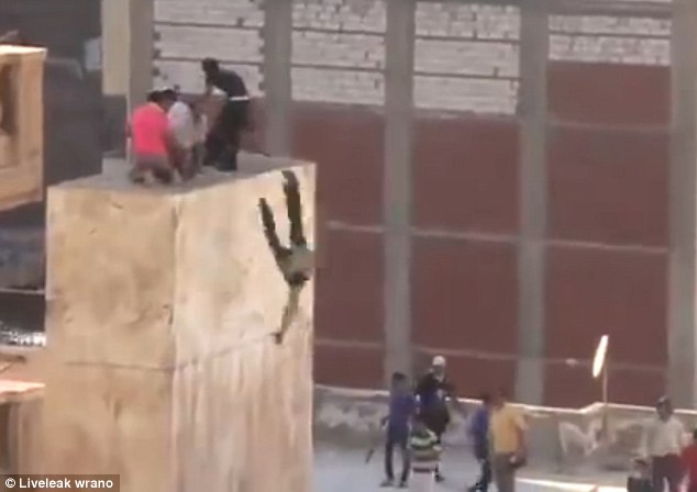 Extremist Who Threw Egypt Teenager Off Roof Top Captured
