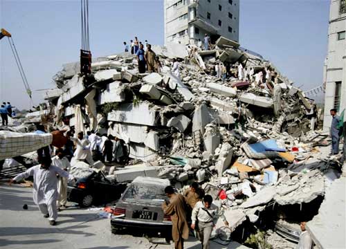 Toll from Huge Pakistan Quake Rises to 200
