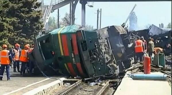 Train Derails near Paris: Six Killed, Many Injured
