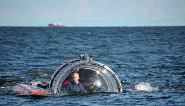 Putin Oversees Russia’s Large-Scale Drills
