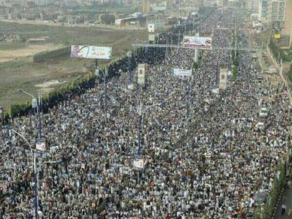 throngs of people on Arbaeen