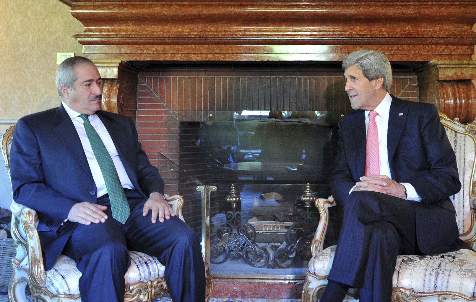 Jordanian FM Nasser Judeh (L), US Secretary of State John Kerry (R)