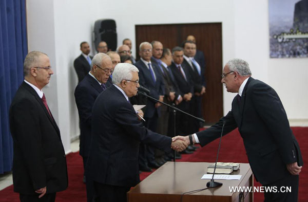 New Palestinian Cabinet Sworn in