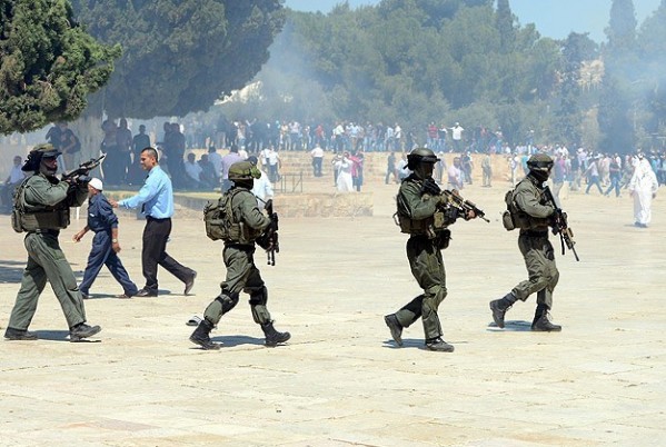 Israeli Soldiers Raid Al-Aqsa Mosque, Scores Injured including Turks