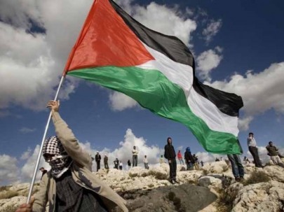 Ramallah Trade Unions Raise Palestinian Flag in Support of UN Vote