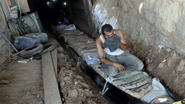 Egyptian Forces Flood Gaza Supply Tunnels
