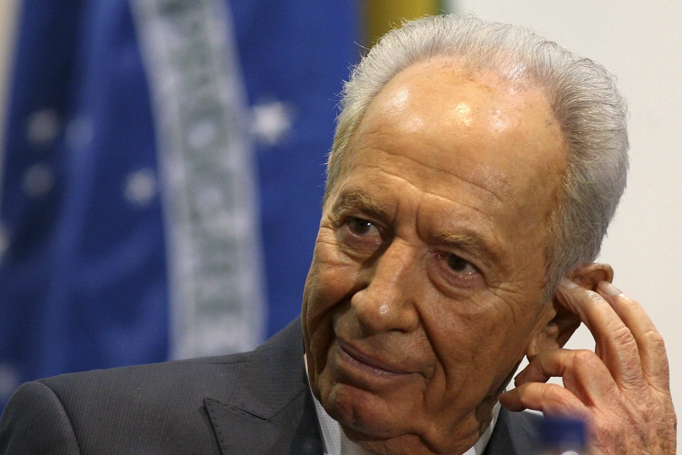 Peres: Syria Is Punished for Refusing Peace with ’Israel’