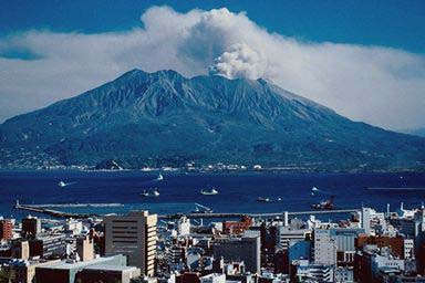One Dead, Dozens Stranded on Erupting Japanese Volcano