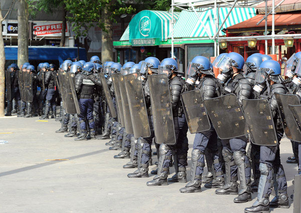 44 Police Personnel Injured in French Football Clashes